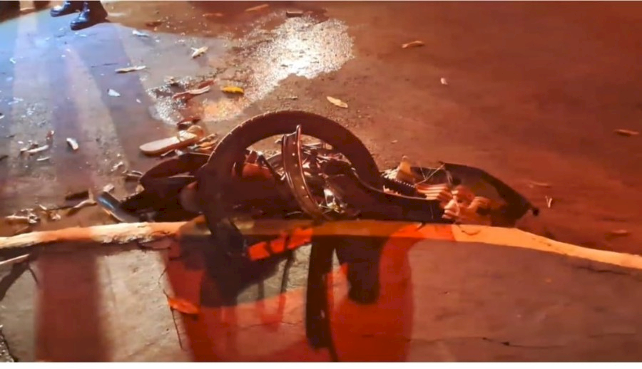 Acidente deixa vítimas sob caminhão em resgate de aproximadamente 40 minutos