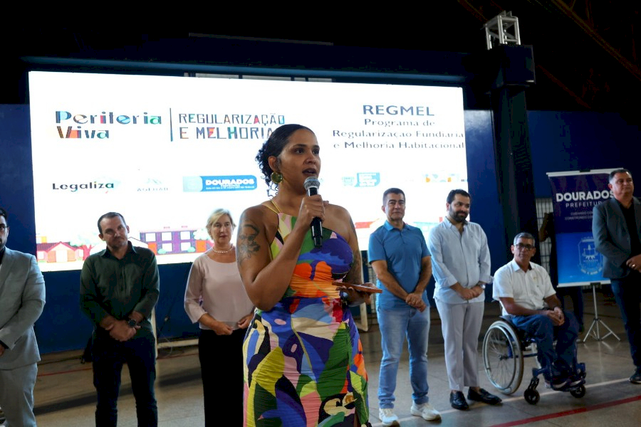 Prefeitura entrega mais 120 títulos e lança reforma inédita de 30 casas para famílias