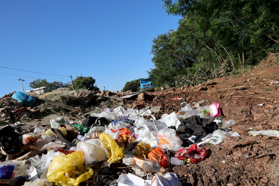 Prefeito pede conscientização para evitar descarte de lixo em áreas de preservação