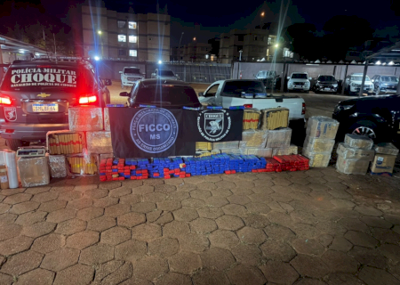 Casal é preso com uma tonelada de maconha após polícia flagrar veículo deixando entreposto de droga