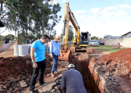 Avançam obras de asfalto no Jardim Guaicurus; prefeito vistoriou segunda etapa