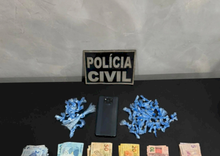 Traficante de 28 anos é preso com drogas e dinheiro dentro de casa na fronteira