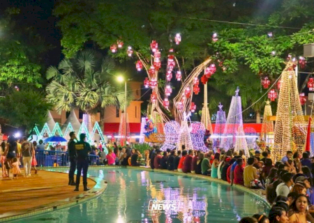 Enquanto população elogia o Natal Encantado, vereadora critica decoração na Praça Antônio João