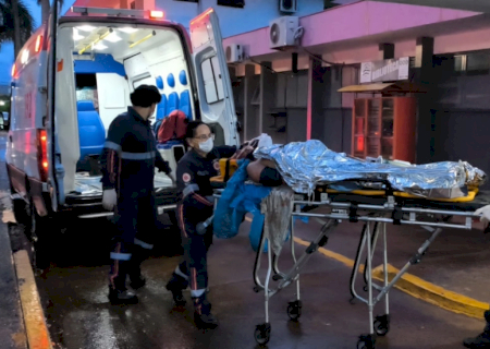 Motociclista de 62 anos fica em estado grave após colisão com caminhonete no Jardim Guaicurus