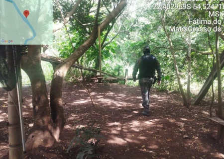 Denúncia anônima leva PMA a fechar acampamento clandestino no Rio Dourados