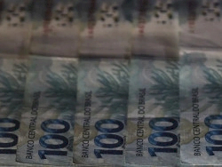 Arrecadação federal bate recorde de R$ 2,89 trilhões em 2025