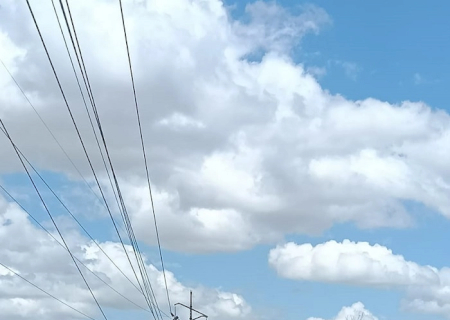 Prefeitura dá suporte para substituição de poste no Parque das Nações II