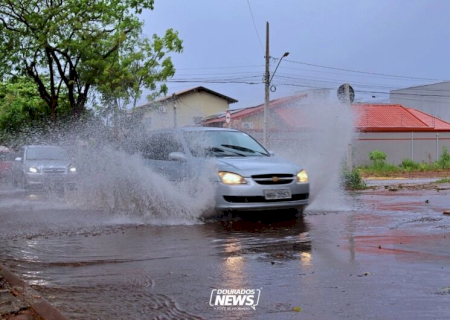 Sob alerta de tempestade, Dourados tem risco de granizo e ventos intensos hoje