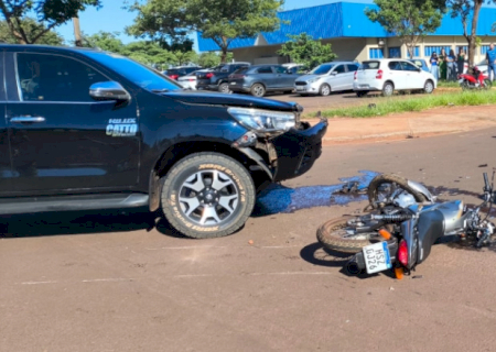 Motociclista morre ao ser atingido por caminhonete próximo à prefeitura de Dourados