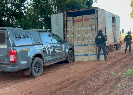 Caminhão furtado no Paraná é recuperado com carga milionária de cigarros em MS