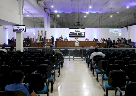 Câmara de Dourados aprova reajuste salarial de 5,4% para a educação municipal