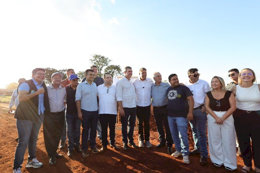 Prefeitura inicia obras de asfalto no Jardim Pelicano após 35 anos de espera