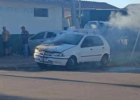 Veículo é destruído por incêndio na região central de Dourados
