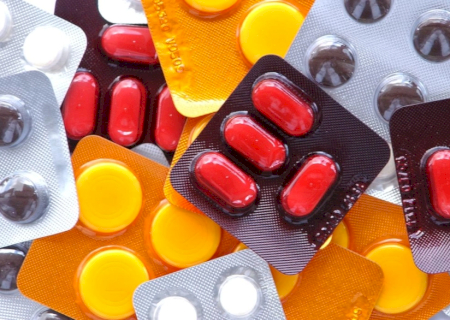 Cmed multa distribuidoras de medicamentos e defende regulamentação