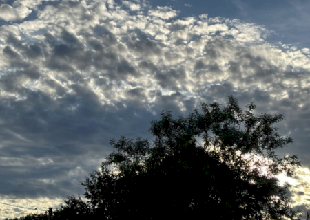 Dia começa abafado e termina com previsão de chuva e trovoadas em Dourados