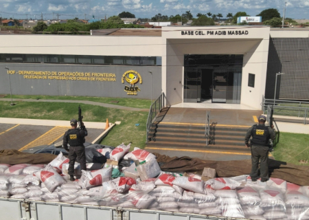 Motorista é preso com quase 1 tonelada de maconha em carga de açúcar