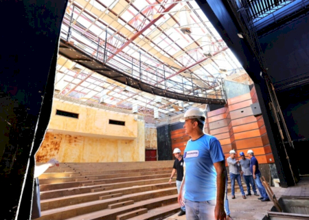 Reforma do Teatro Municipal avança e prefeito vistoria obras em Dourados