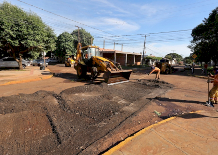 Prefeitura intensifica recuperação asfáltica e avança em quatro bairros de Dourados