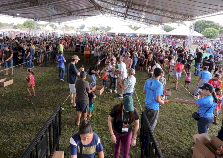 Festa da Páscoa atrai multidão e encerra com entrega de 2,5 mil ovos de chocolate