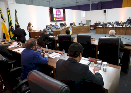 Em dia com 2 sessões, Câmara aprova reajuste salarial de 4,5% para servidores municipais