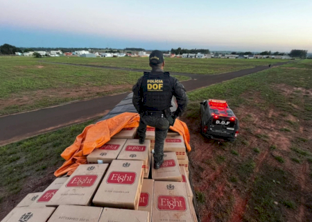 Carga de cigarros avaliada em R$ 1,2 milhão é apreendida com caminhão