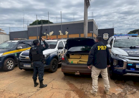 Motorista abandona veículo com meia tonelada de maconha e foge após abordagem