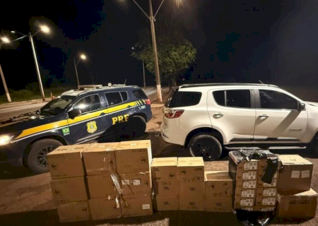 Condutor ignora ordem de parada, abandona veículo com mercadorias e desaparece em matagal