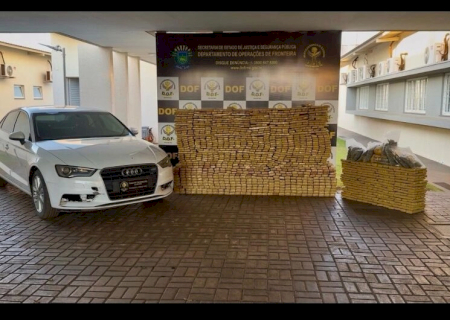 Motorista fura bloqueio, tenta fugir e é preso com mais de uma tonelada de drogas