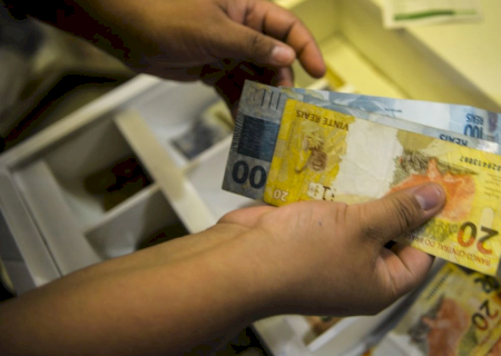 INPC, inflação usada para reajustar salários, soma 4,42% em 12 meses