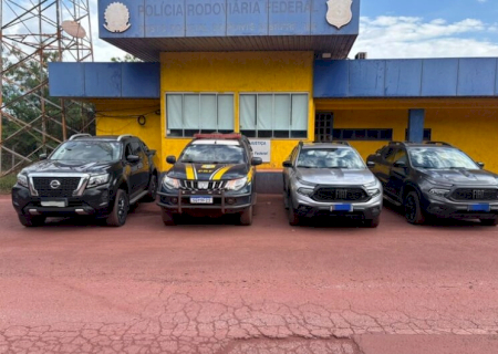 Três homens são presos transportando veículos roubados para Corumbá