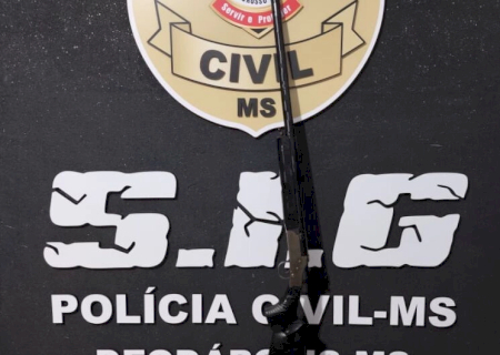 Dupla é presa por porte ilegal de arma e falsa comunicação de crime