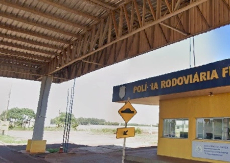 Mulher é presa pela PRF com 800 gramas de haxixe escondidos na cintura na BR-463