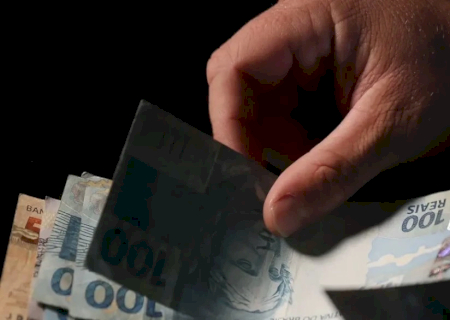 Trabalhadores nascidos em setembro e outubro recebem abono salarial