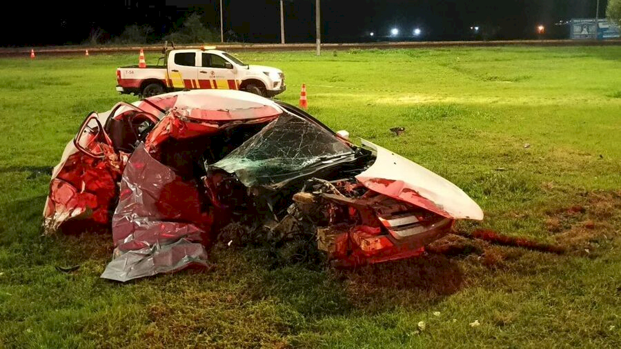 Homem morre após perder controle de veículo em rotatória da BR-163