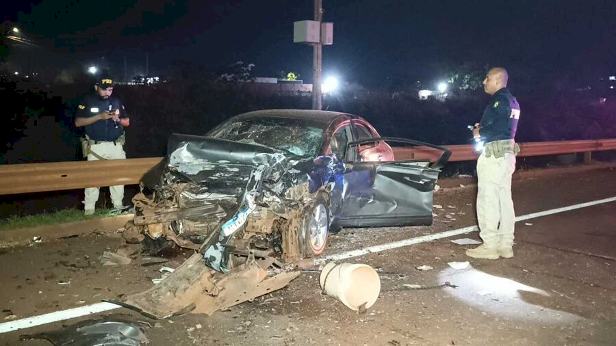 Acidente envolvendo três veículos deixa uma pessoa morta na BR-163