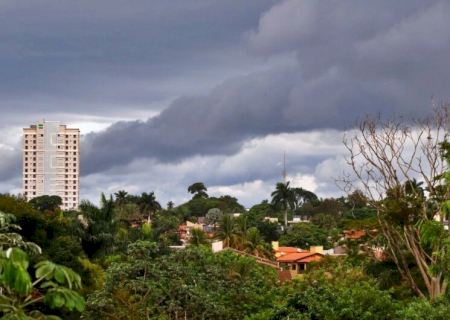 Dourados entra em alerta de tempestade com previsão de chuva forte, ventos e granizo