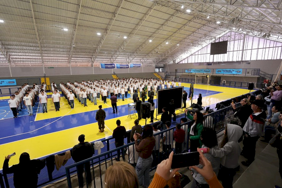 Junta do Serviço Militar realiza cerimônia de juramento à Bandeira e dispensa 400 jovens