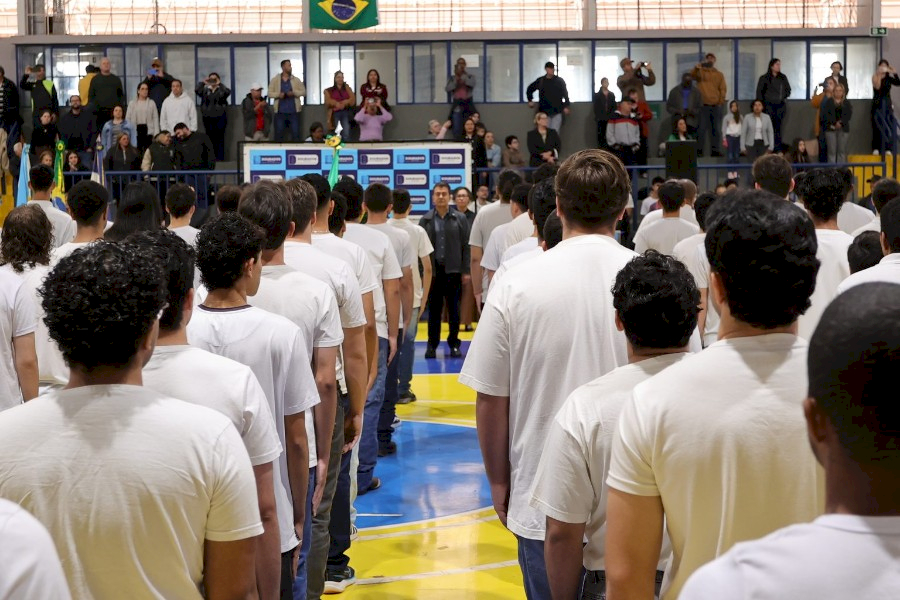 Junta do Serviço Militar realiza cerimônia de juramento à Bandeira e dispensa 400 jovens
