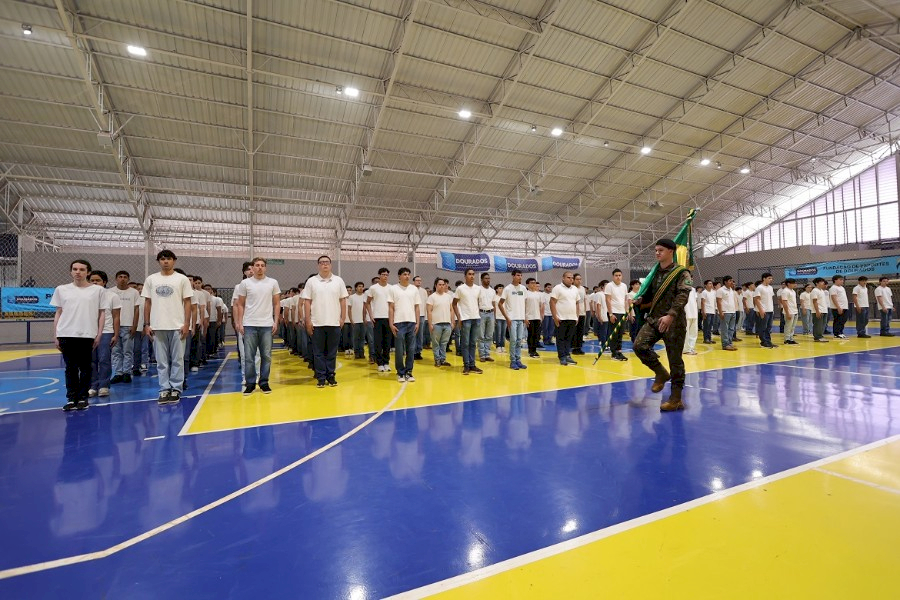 Junta do Serviço Militar realiza cerimônia de juramento à Bandeira e dispensa 400 jovens