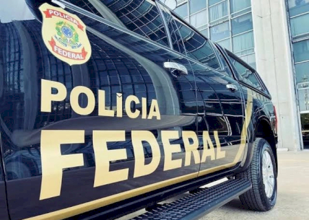 Polícia Federal cumpre mandados em operação que investiga contabando de cigarros