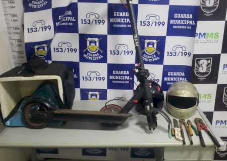 Dupla é presa após tentativa de fuga e envolvimento em furtos de motos e patinete